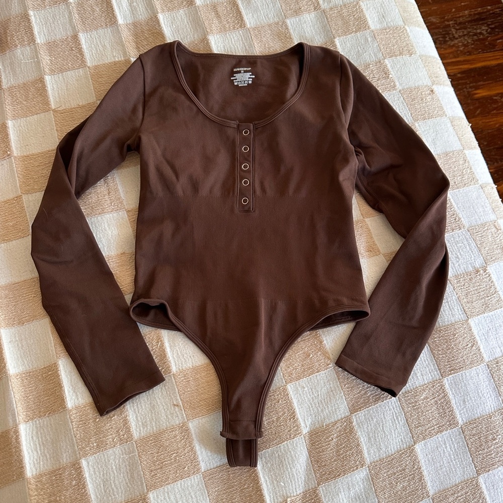 MangoPop Brown Long Sleeve Henley Bodysuit – Women’s Size Medium